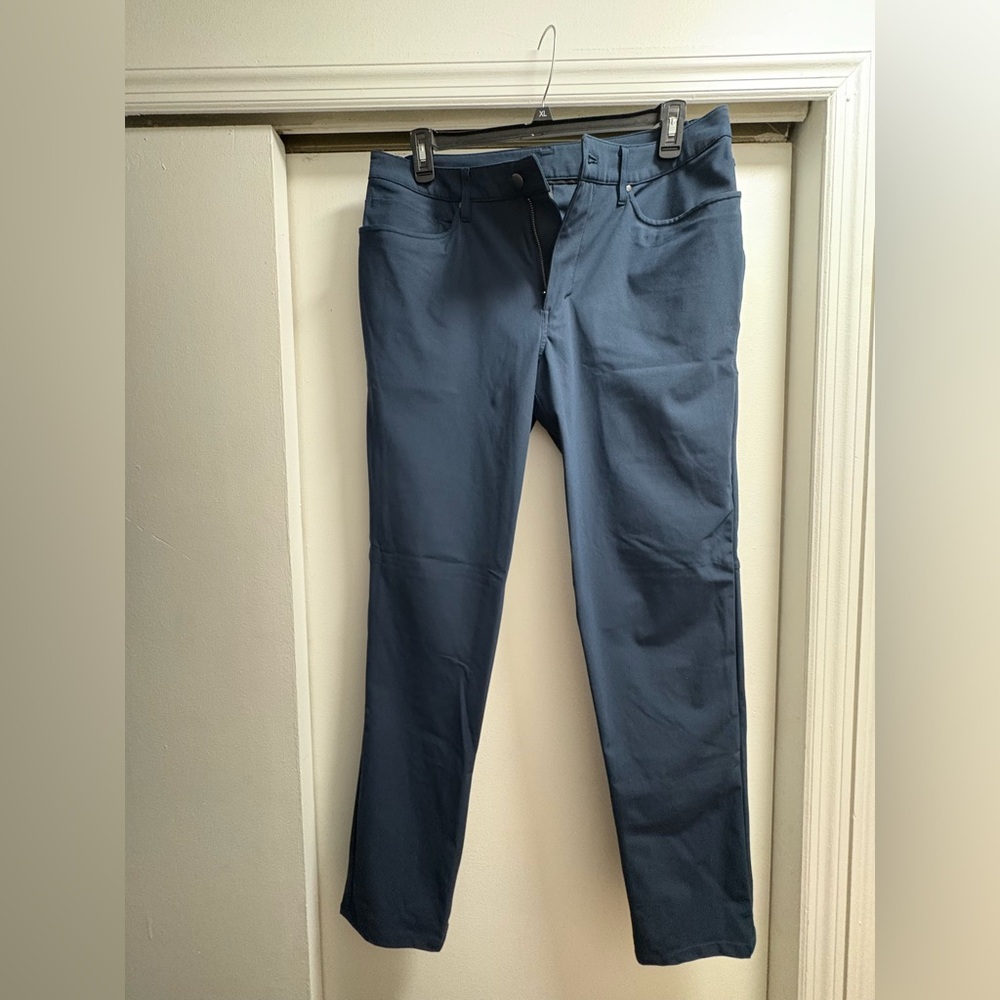 Men’s Lululemon navy pants